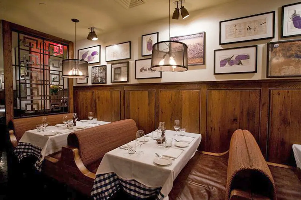 restaurant banquette arrangement