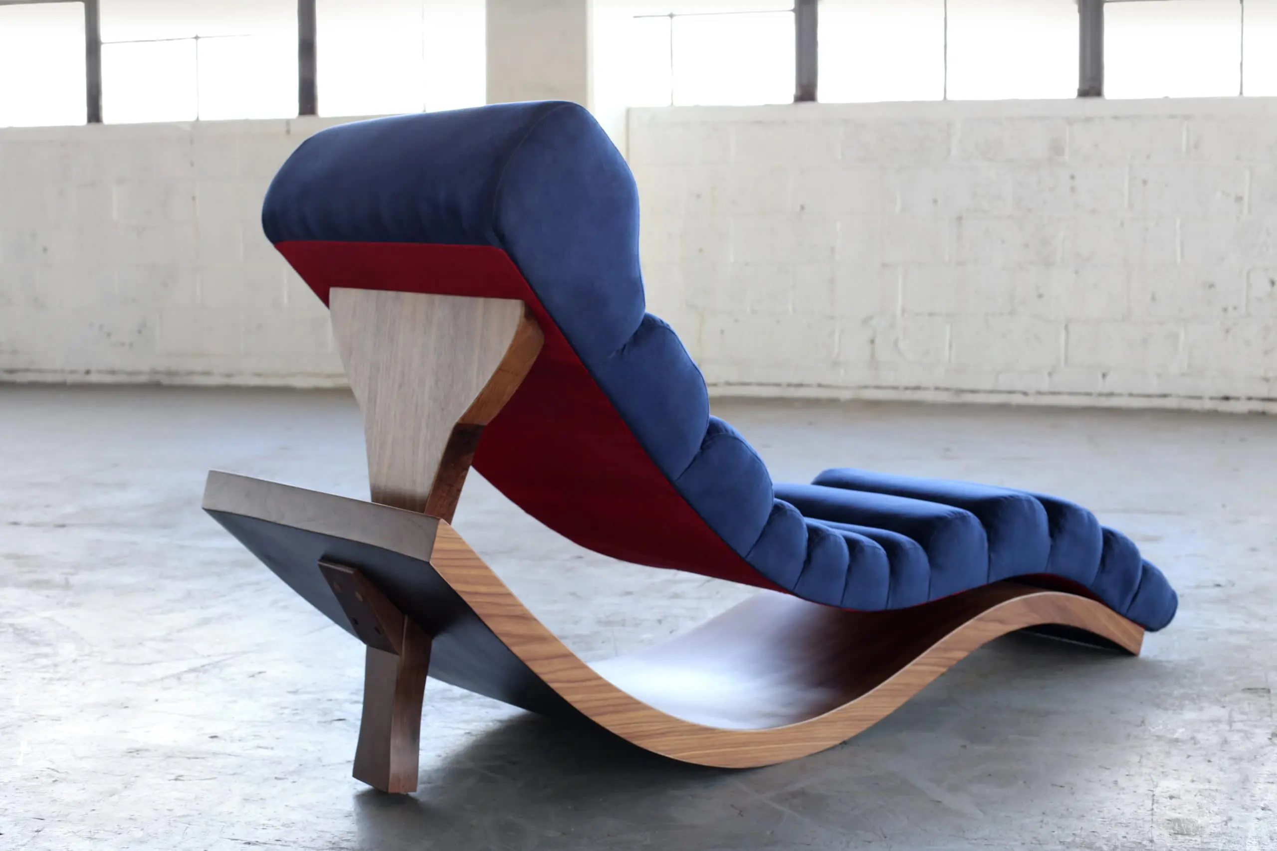 sentient_wave_lounge_chair_back ergonomic cozy lounge chair from the back