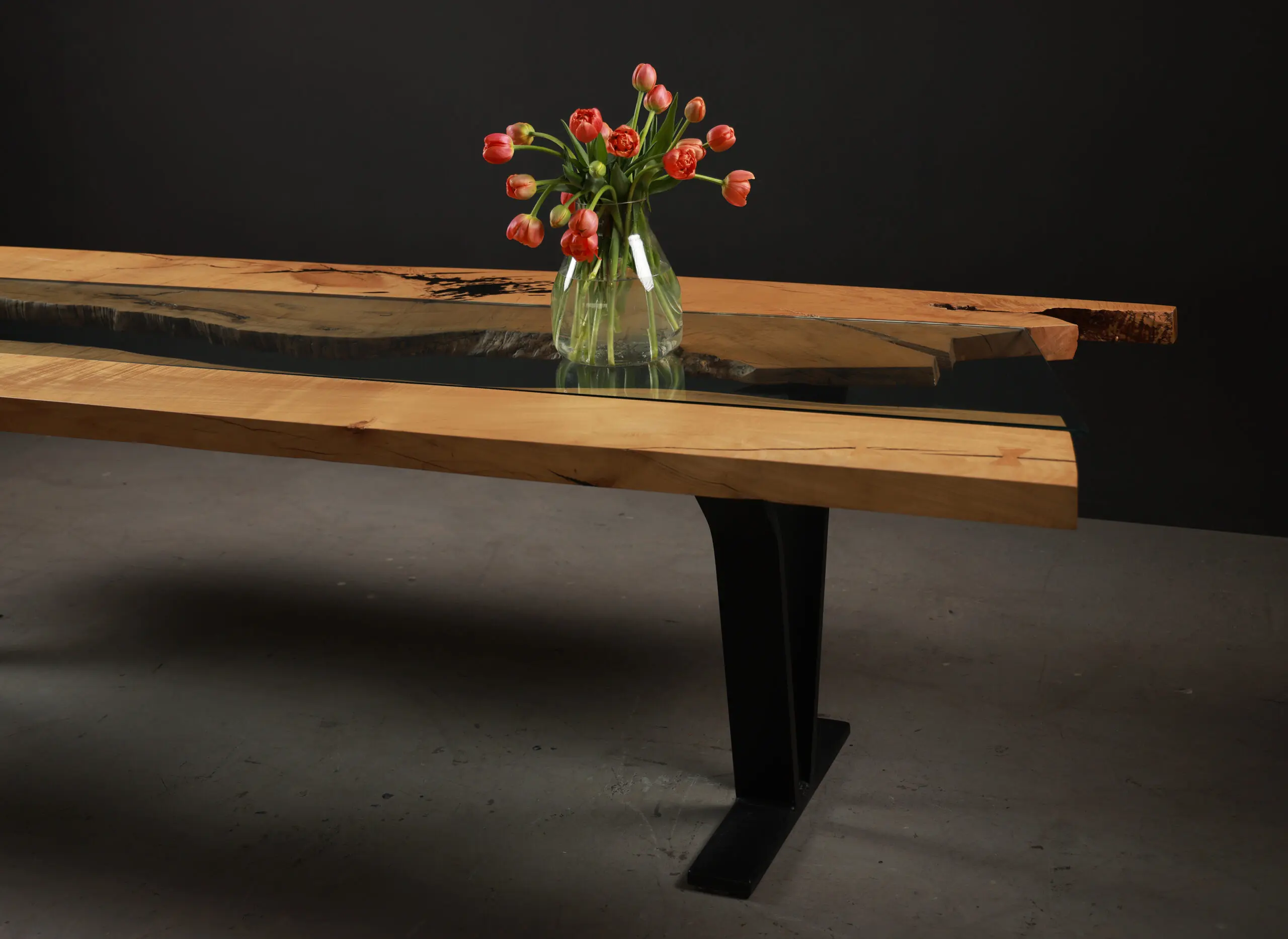sentient_resine_river_colorado_table_1 Colorado River dining table with glass, by SENTIENT