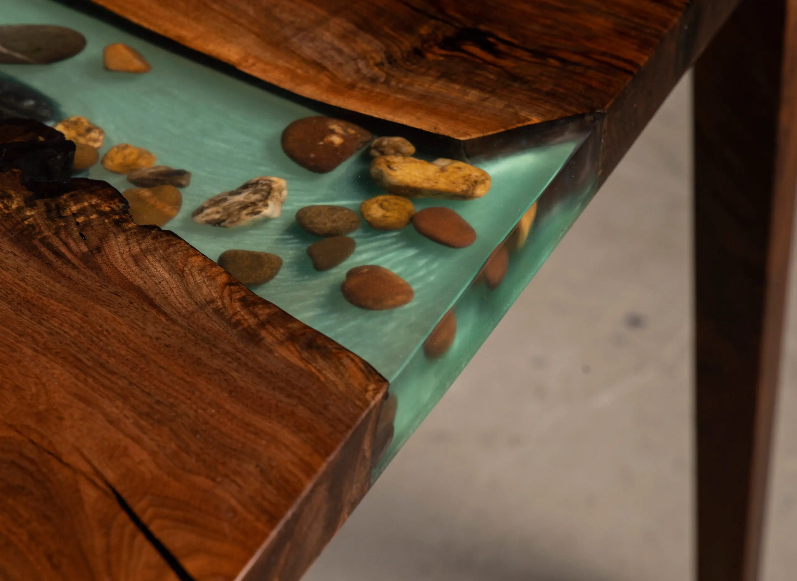 Epoxy resin river table with pebbles in the middle