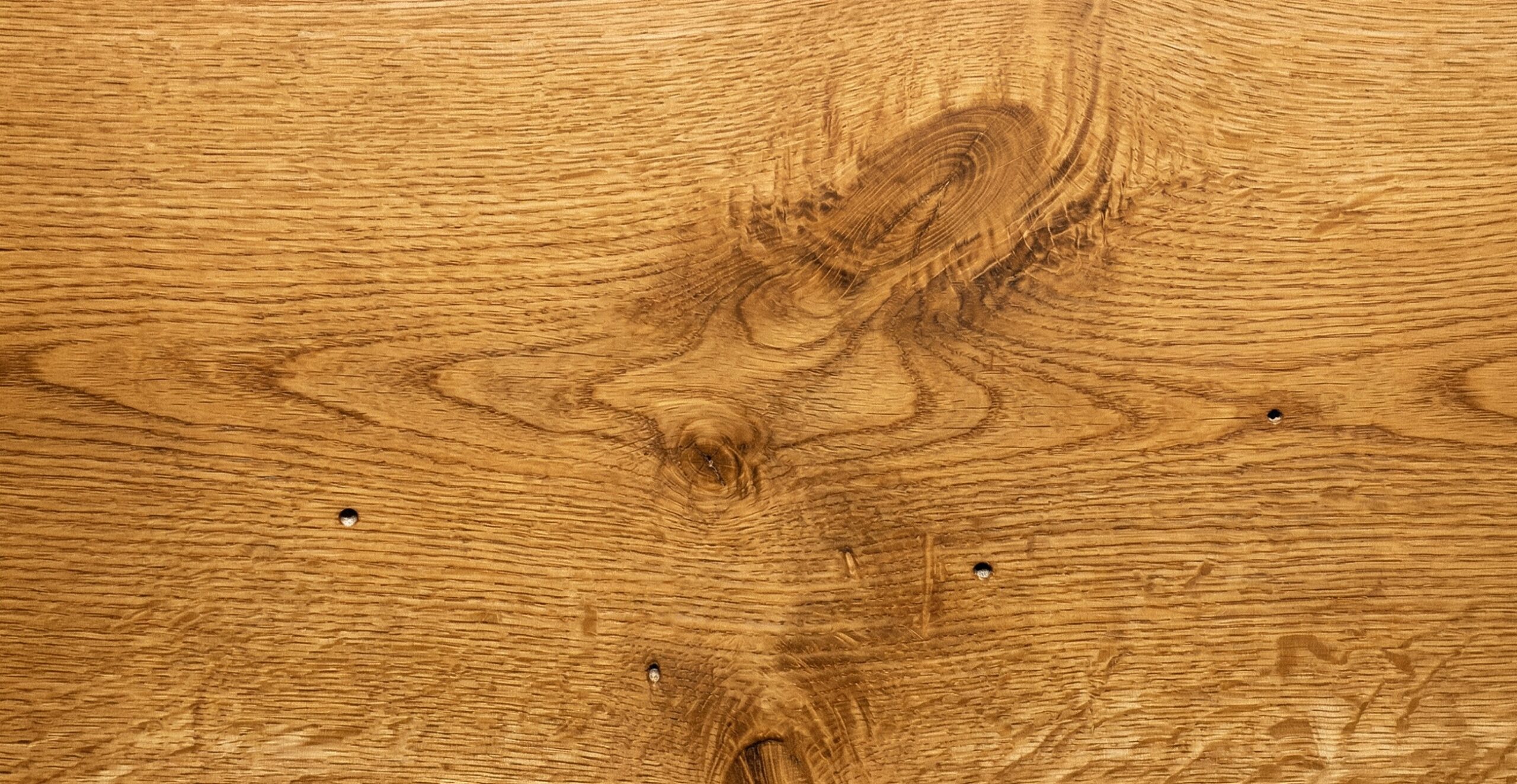 Reclaimed Oak wood grain showing natural color and texture